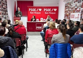 Encuentro con militantes en la agrupación socialista de San Roque.