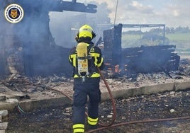 Arde una casa de madera en Chiclana