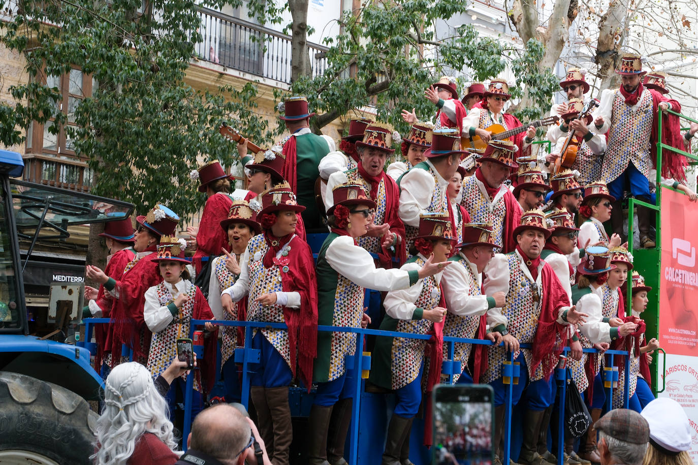 Fotos: Cádiz celebra el lunes de Carnaval con un ojo en el cielo