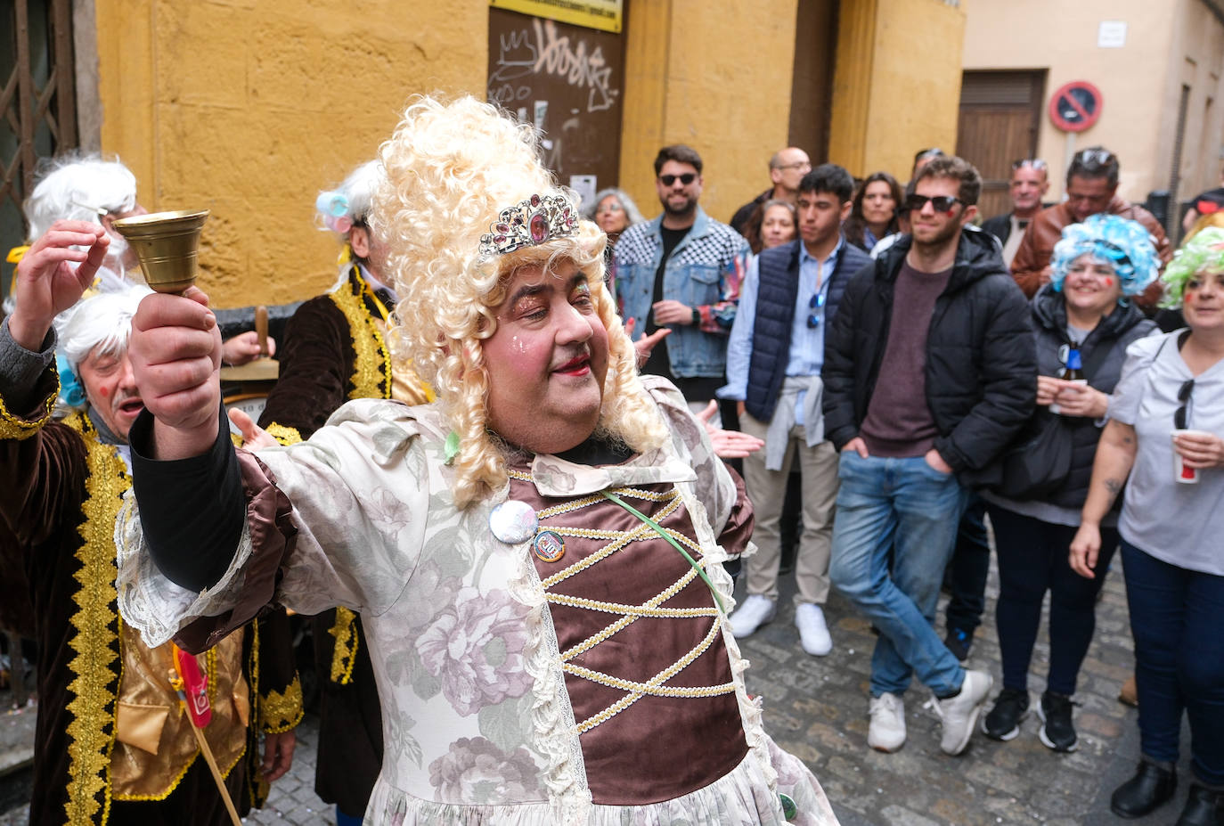 Fotos: Cádiz celebra el lunes de Carnaval con un ojo en el cielo