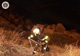 Bomberos rescatan a una mujer de los bloques del Campo del Sur
