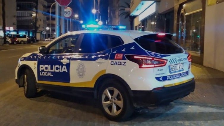 Pillan en Cádiz a un ladrón en un salón de juegos usando una tarjeta que había robado momentos antes