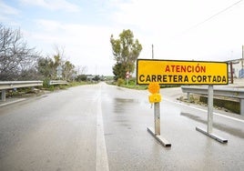 Reabren al tráfico las carreteras cortadas en Arcos y Guadalcacín por el desborde del arroyo Salado