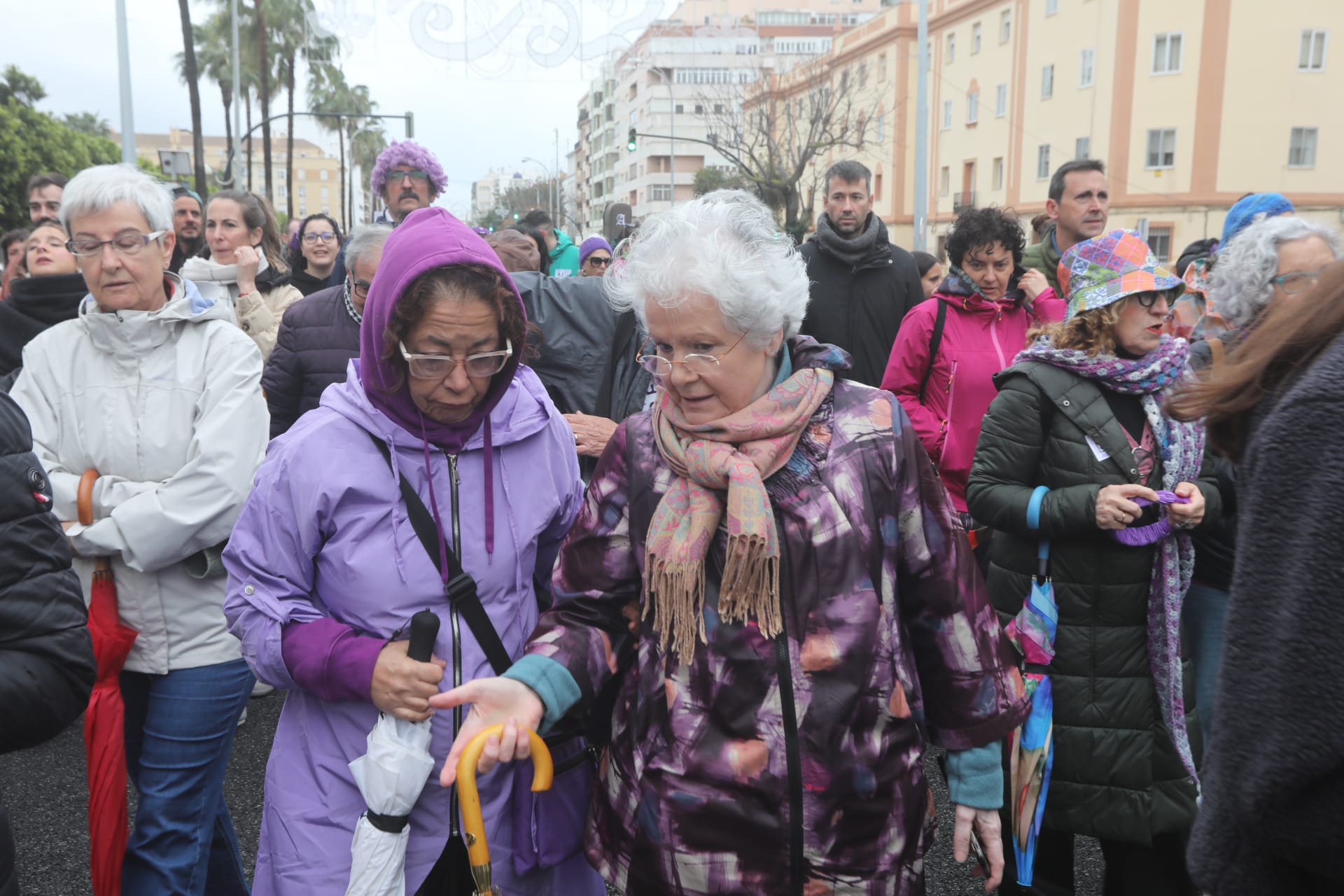 Fotos: A las mujeres de Cádiz les va la marcha... pasos sólo hacia adelante durante este 8-M