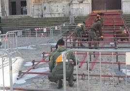 Cádiz inicia el montaje de la rampa de la Catedral para la Semana Santa 2025