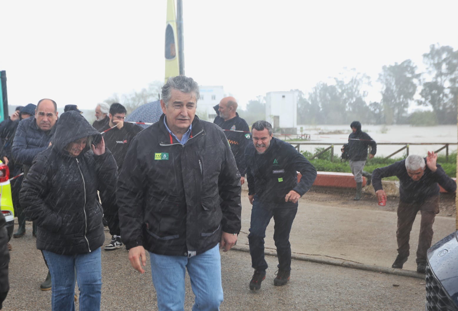 Imágenes de la crecida del Guadalete en Jerez: 200 desalojados y trabajo sobre el terreno