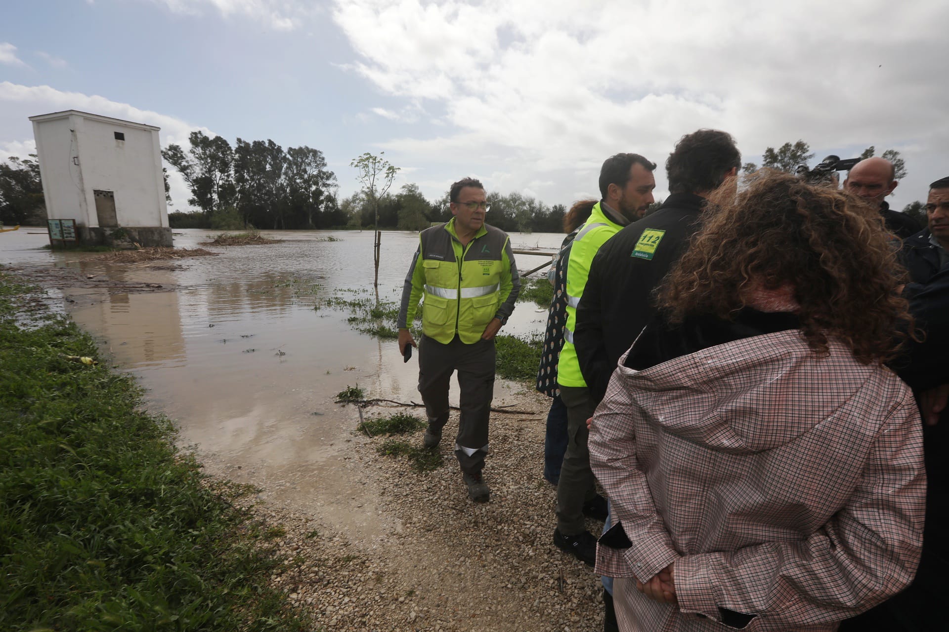 Imágenes de la crecida del Guadalete en Jerez: 200 desalojados y trabajo sobre el terreno