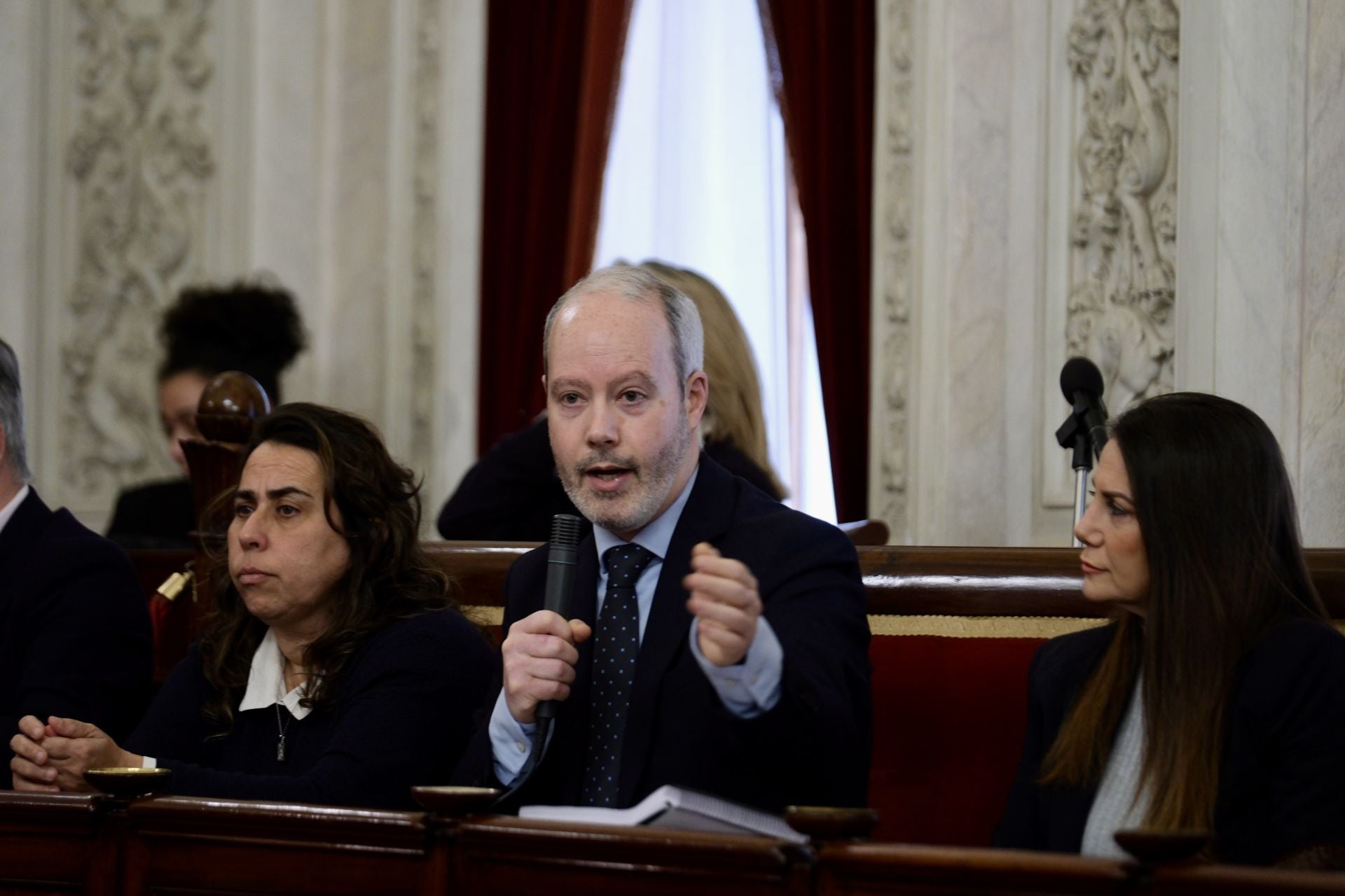 Las imágenes del pleno extraordinario para aprobar los Presupuestos en Cádiz