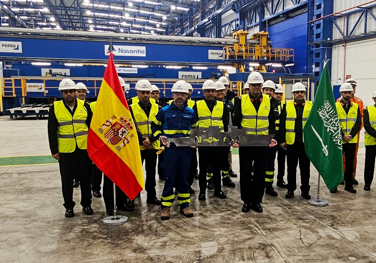 Acto protocolario en el astillero de San Fernando del corte de chapa