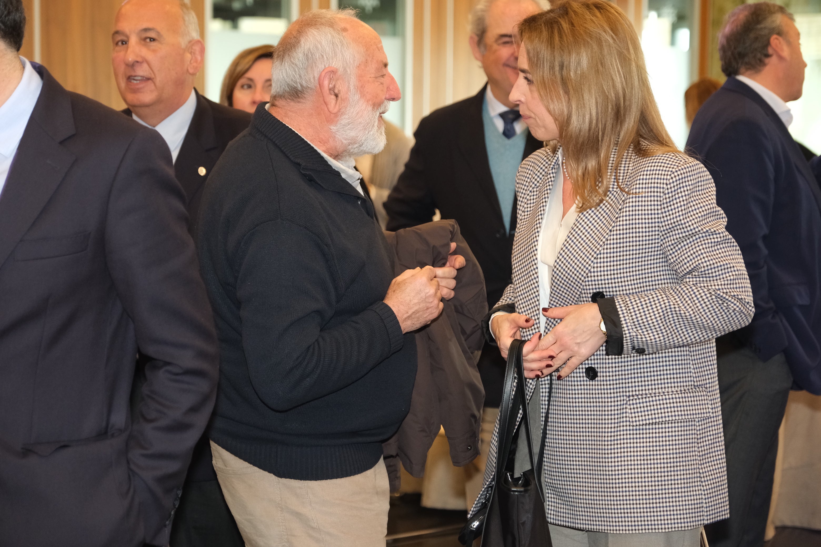 Amplia representación social y política en el foro de debate