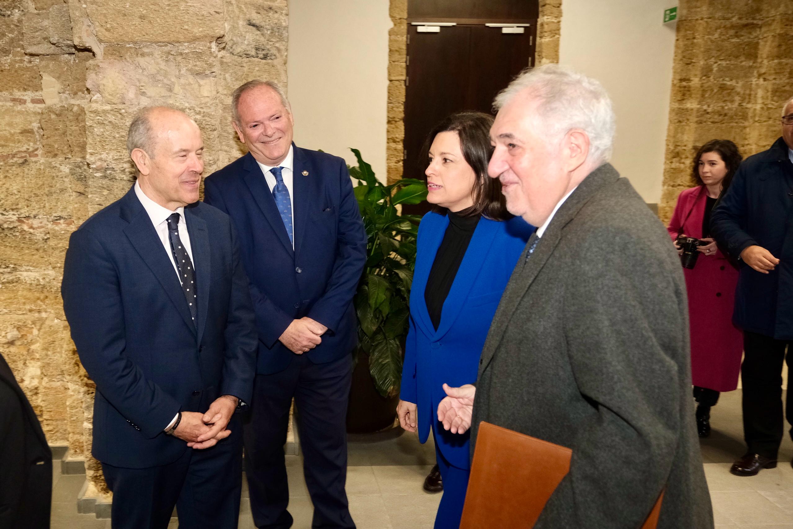 Conde-Pumpido destaca la fortaleza de la Constitución española en su visita a las ciudades que vieron nacer &#039;La Pepa&#039;