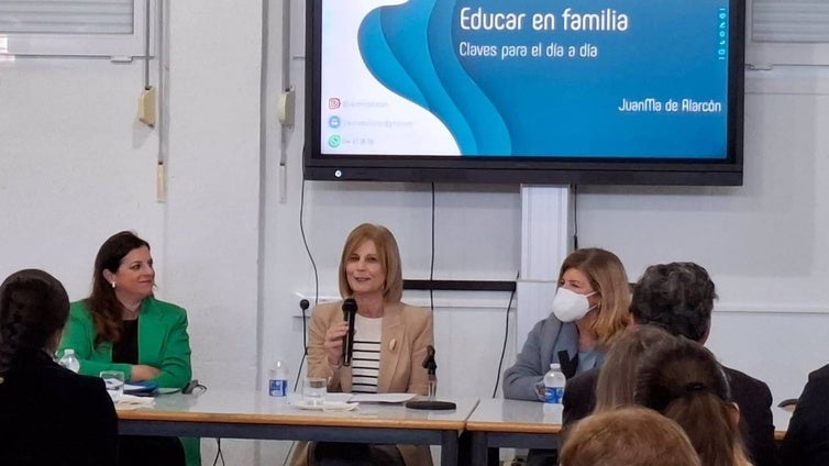 La alcaldesa de Jerez aboga por la «unidad y libertad de elección» en el sector educativo