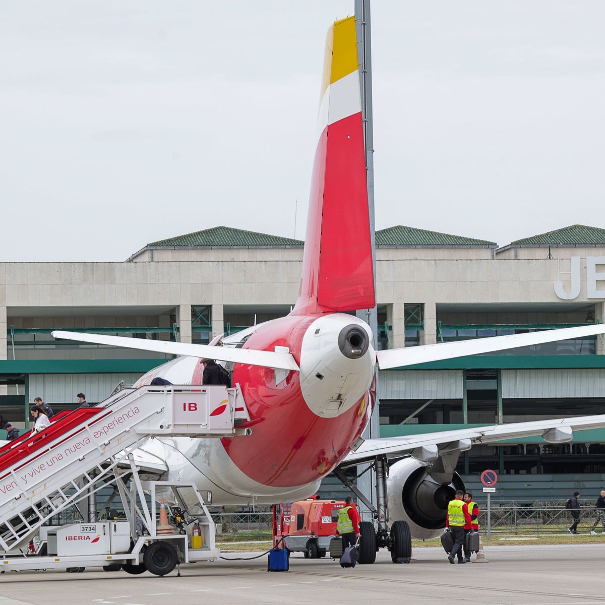 Aterrizaje de un avión de Iberia en el aeropuerto de Jerez