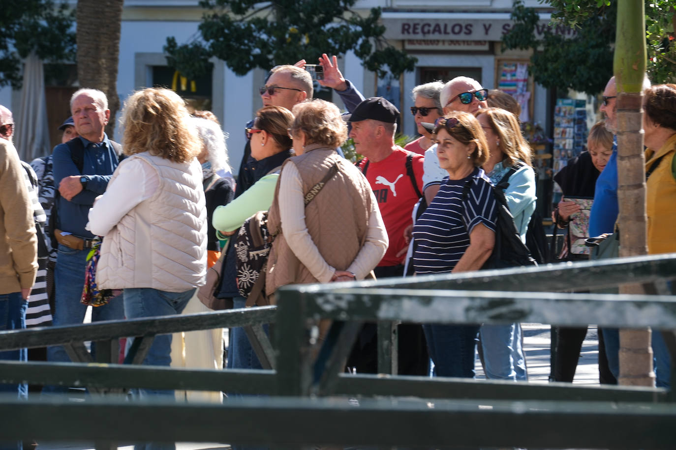 Fotos: Desembarco de turistas en Cádiz con 12.000 cruceristas