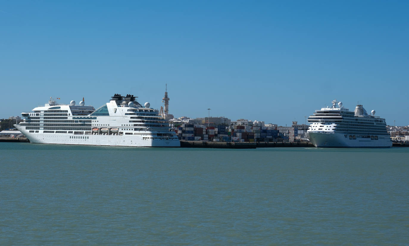 Fotos: Desembarco de turistas en Cádiz con 12.000 cruceristas