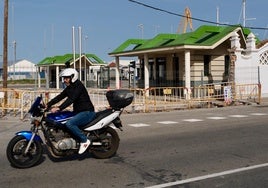 Sigue la transformación de la Carretera Industrial de Cádiz con parte del derribo de su cerramiento