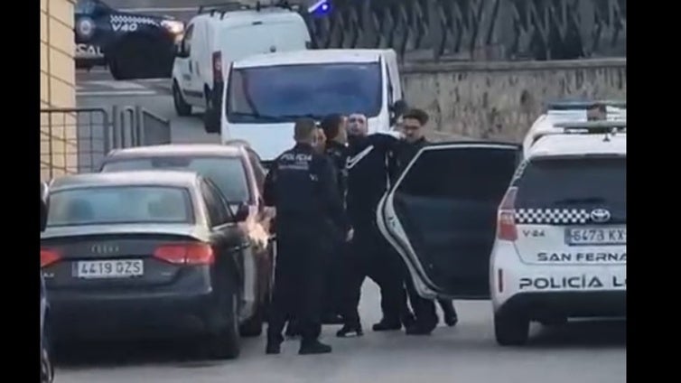 El atracador detenido en San Fernando en una persecución con tiros entró antes en dos casas