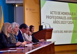 La Junta reconoce la «profesionalidad, esfuerzo y dedicación» de 289 profesionales de Puerta del Mar y San Carlos que se han jubilado