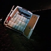 La furgoneta volcó en uno de los carriles durante la persecución.