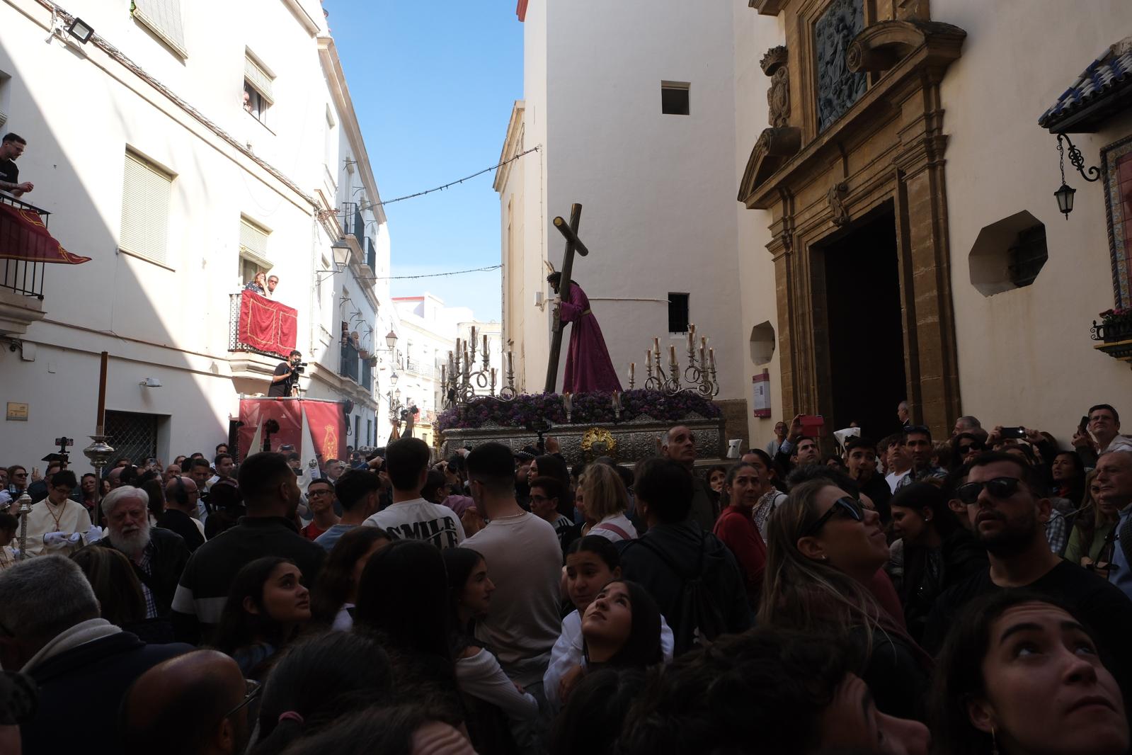 Fotos: El Nazareno de la Obediencia el Sábado de Pasión en Cádiz. Semana Santa 2025