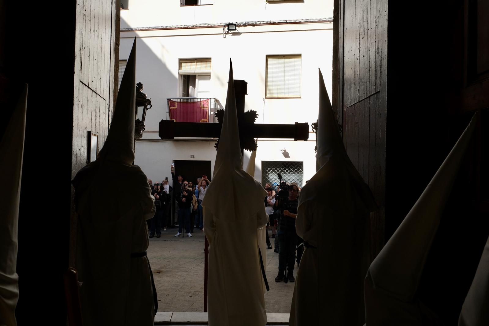 Fotos: El Nazareno de la Obediencia el Sábado de Pasión en Cádiz. Semana Santa 2025