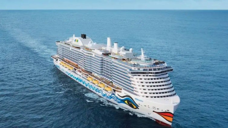 El crucero AidaCosma bate el récord de pasajeros en un solo barco del Puerto de Cádiz