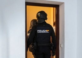 Dos detenidos en la capital gaditana, uno de ellos menor de edad, por estafas en todo el territorio nacional
