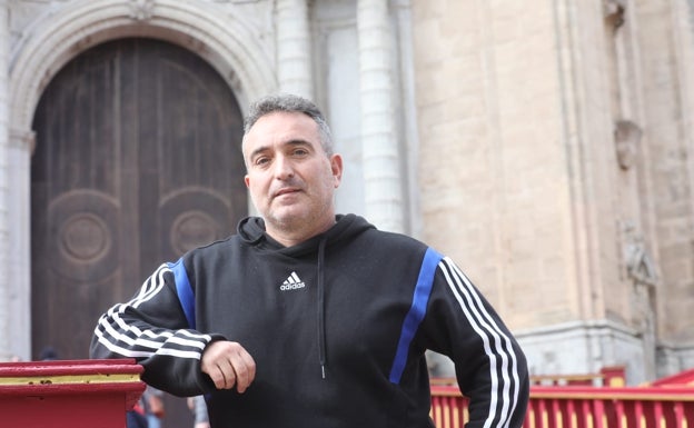 Fali, un gaditano que vive y siente las pasiones de si ciudad como el primero.