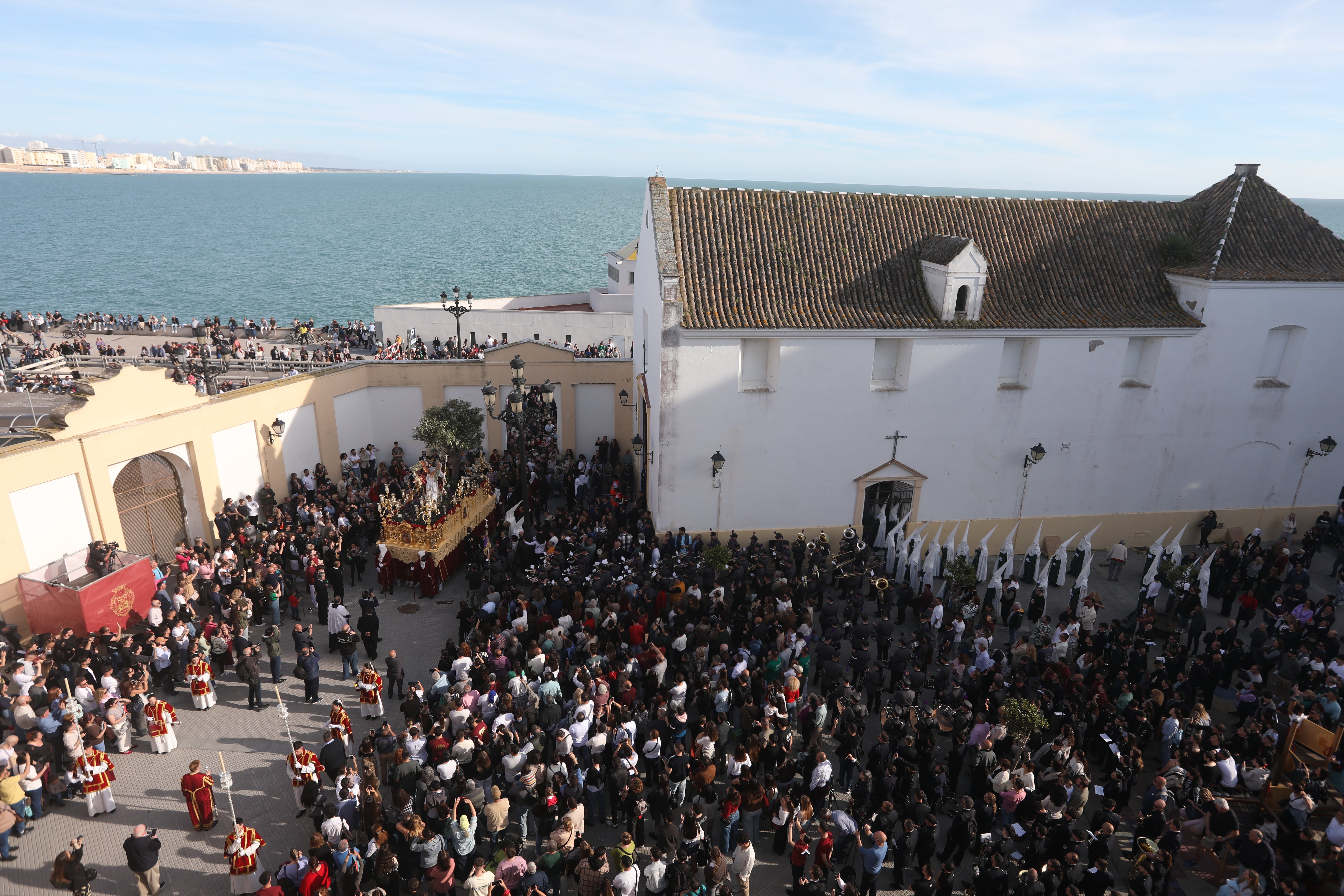 Las imágenes de la cofradía de El Huerto, el Jueves Santo en Cádiz | Semana Santa 2025