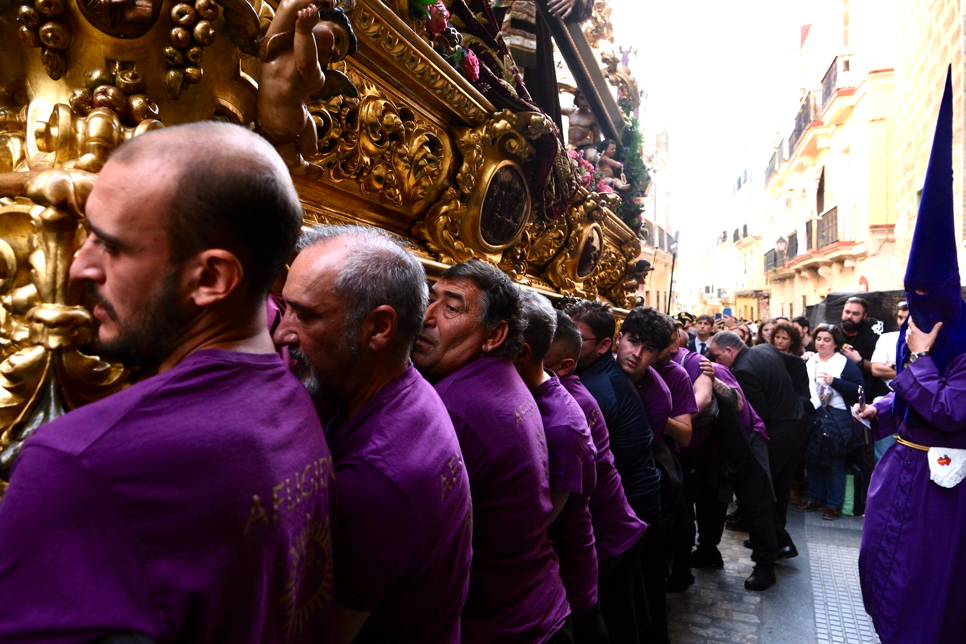 Fotos: Afligidos el Jueves Santa en la Semana Santa de Cádiz 2025
