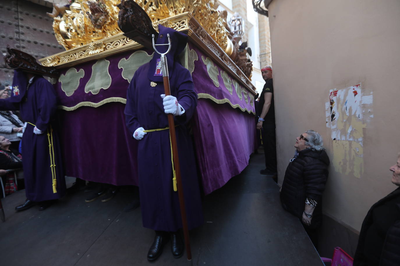 Las imágenes de la cofradía de El Nazareno, el Jueves Santo en Cádiz | Semana Santa 2025
