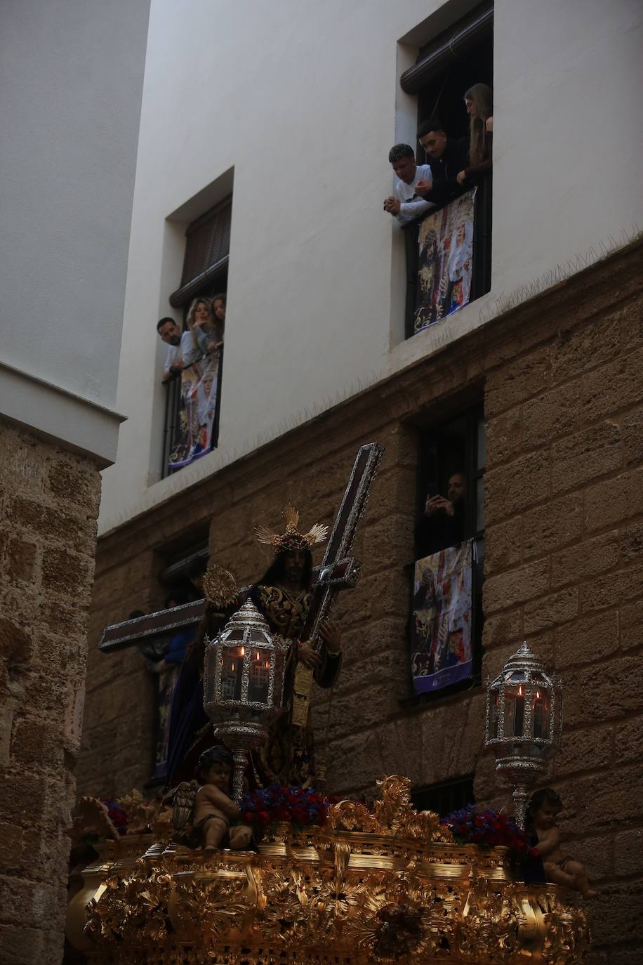 Las imágenes de la cofradía de El Nazareno, el Jueves Santo en Cádiz | Semana Santa 2025