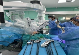 Realizada con éxito una cirugía robótica para un cáncer gástrico en el hospital Puerta del Mar