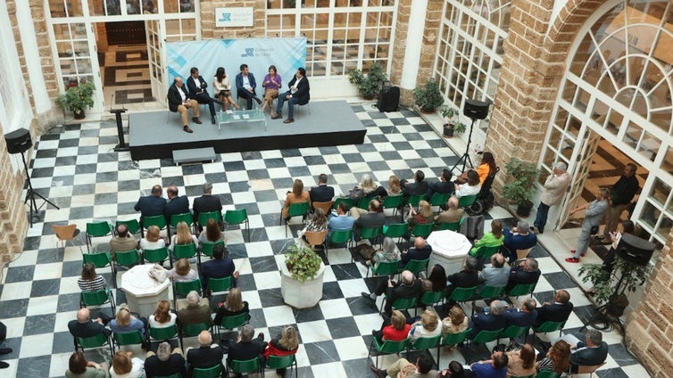 Ignacio Moreno Bustamante presenta en Diputación la segunda parte de 'Sin acritud', su recopilación de artículos en LA VOZ de Cádiz y ABC