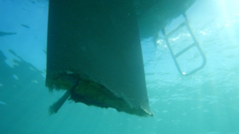 Así quedó el timón del barco.