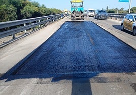 La autovía de Chiclana, Conil y Vejer se pone a punto para el verano