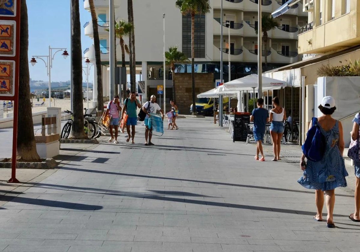 El mercadillo primaveral será este este fin de semana en el Paseo Marítimo.