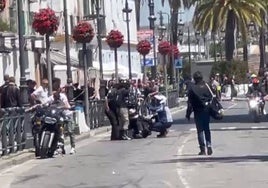 Vídeo: Un motero sufre un accidente en El Puerto durante la motorada