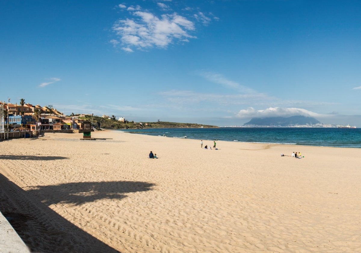 Esta es la playa de Cádiz que se encuentra al lado de las montañas: fue bautizada por los romanos