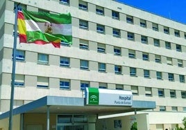 Muere de un infarto tras el incendio en una vivienda de Algeciras