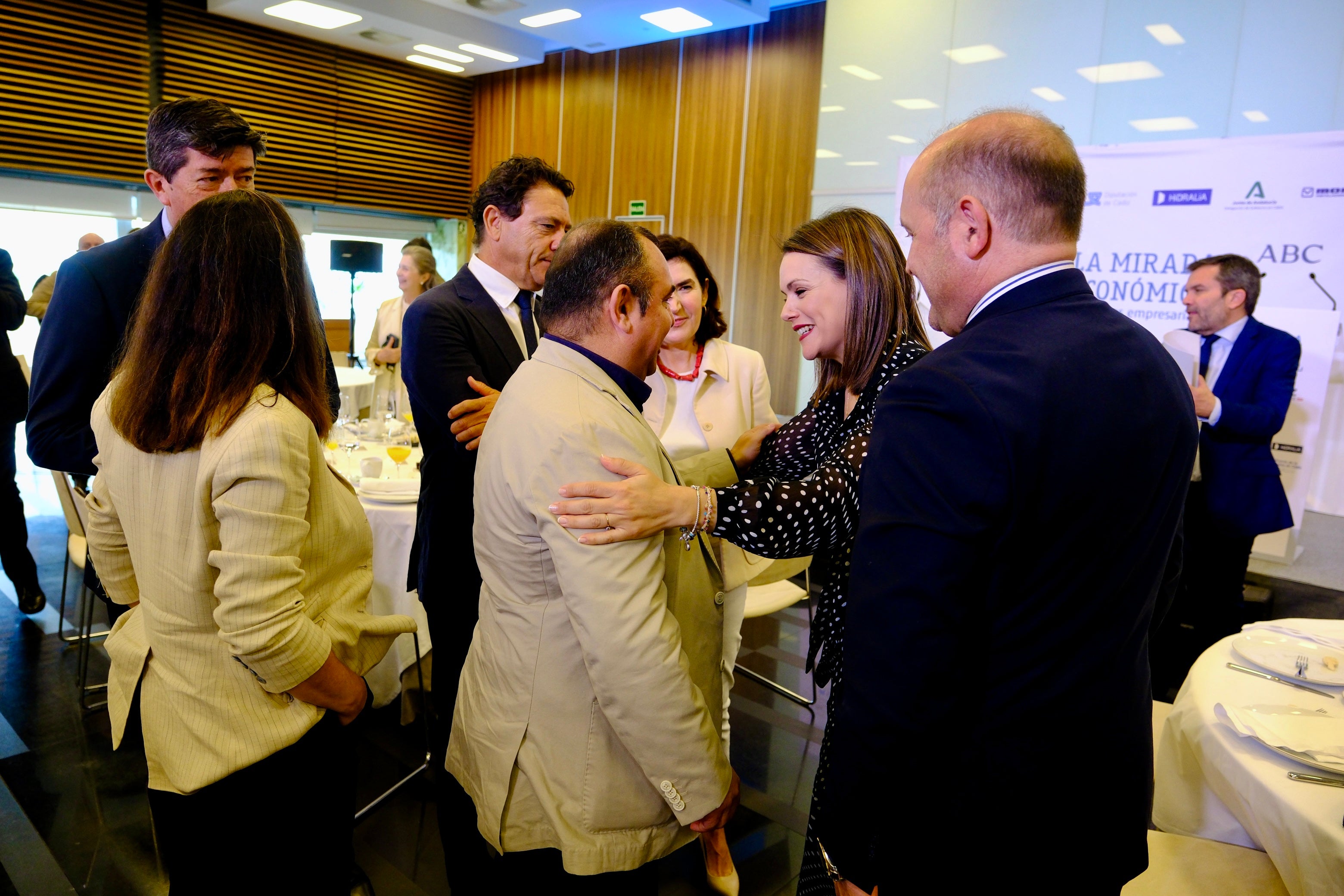 Fotos: Ambiente en La Mirada Económica de ABC y LA VOZ con Rocío Blanco