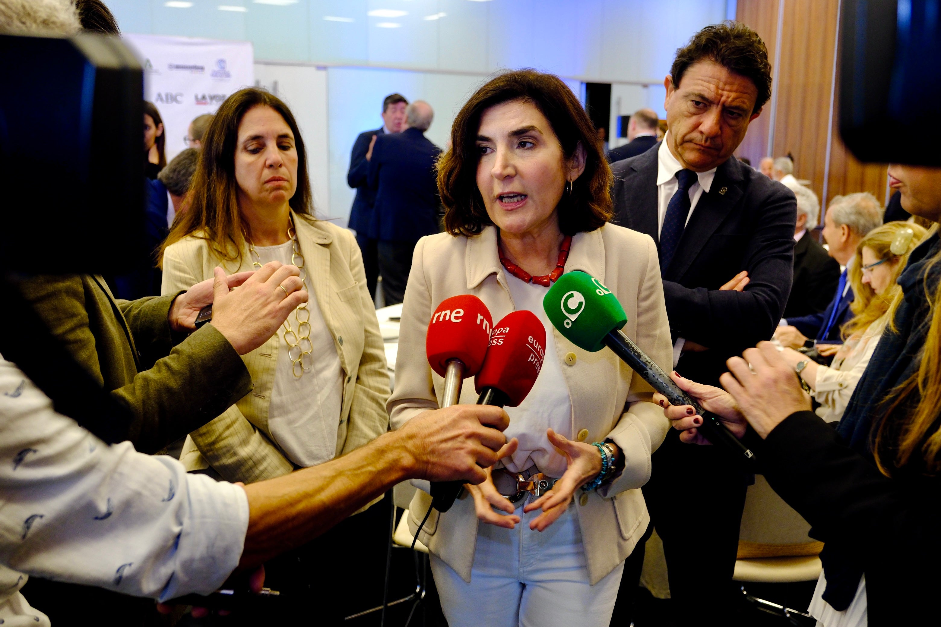 Fotos: Ambiente en La Mirada Económica de ABC y LA VOZ con Rocío Blanco