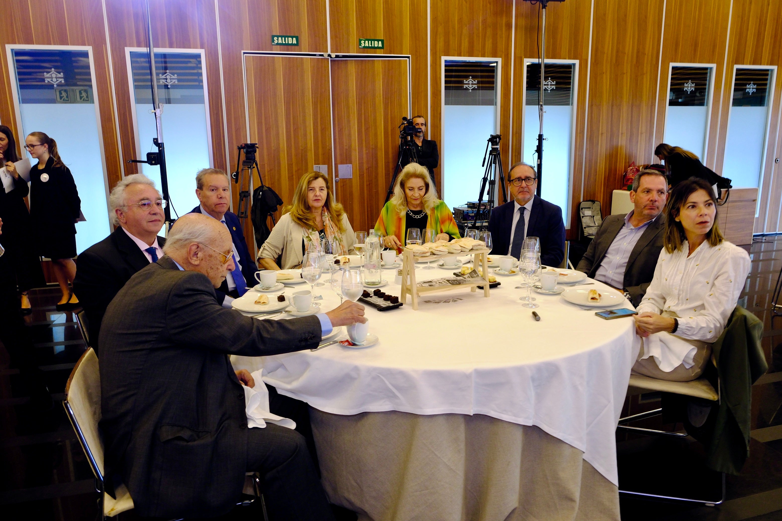 Fotos: Ambiente en La Mirada Económica de ABC y LA VOZ con Rocío Blanco