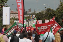 Fotos: Así han sido las dos manifestaciones del Primero de Mayo en Cádiz