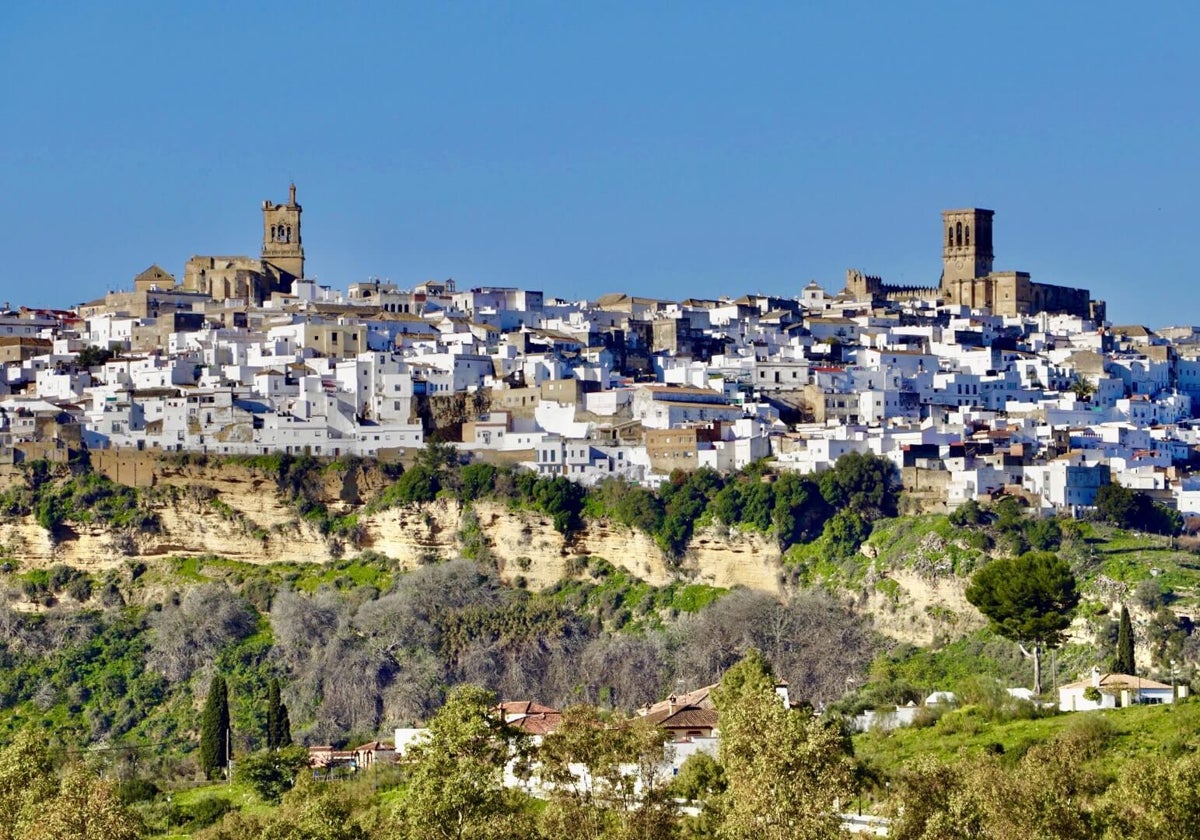 El pueblo de Cádiz que se llena de fiestas en este mes de mayo: desde las clásicas Cruces hasta un festival dedicado a la hamburguesa gourmet