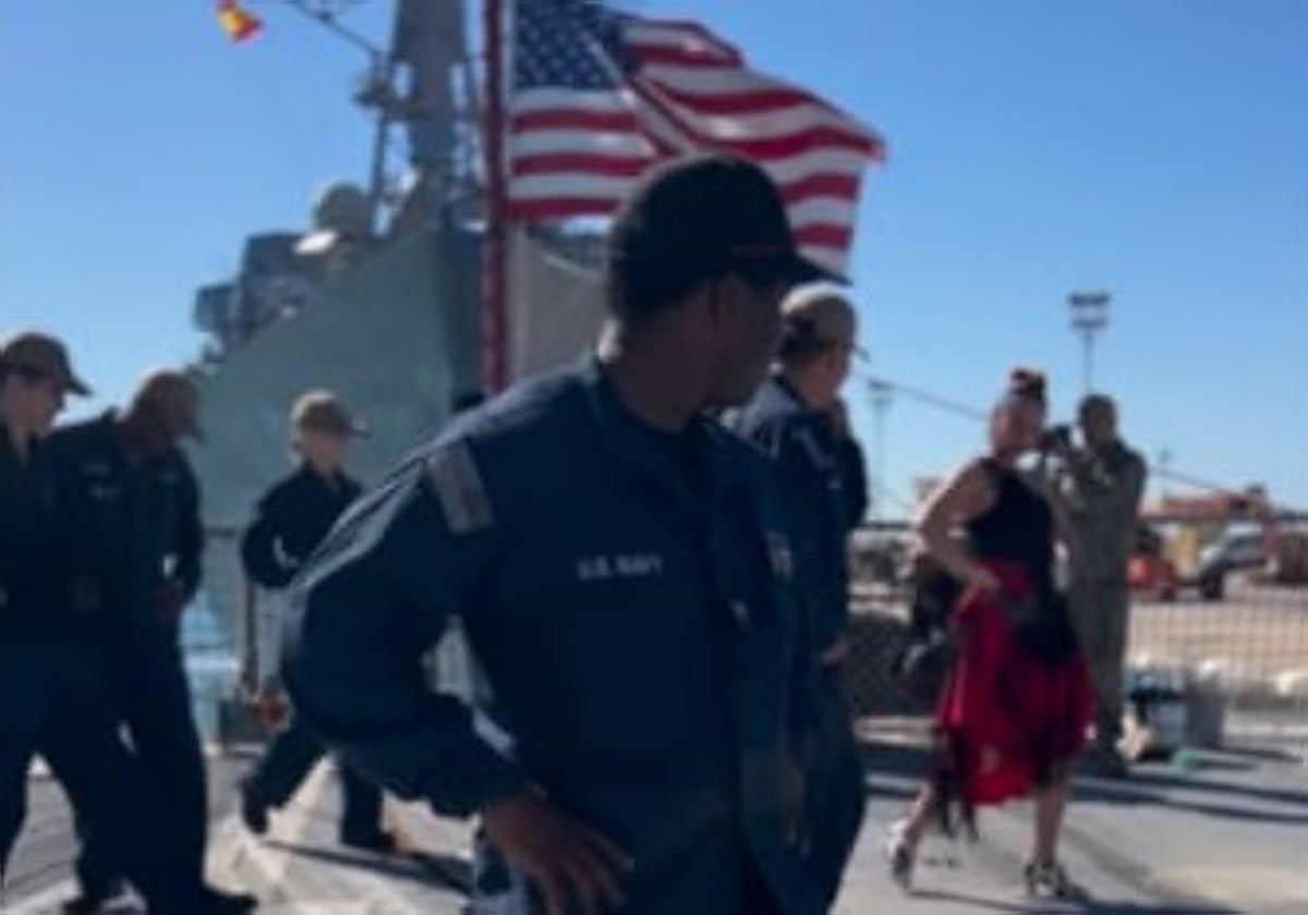 Los marineros americanos en la base de Rota aprenden a bailar flamenco: «Estamos ready para la feria»