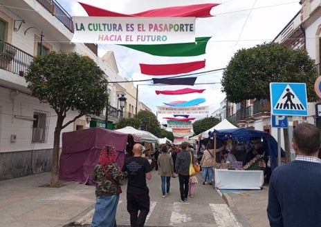 Imagen secundaria 1 - Lleno en la cita con la música y la cultura del Trebufestival
