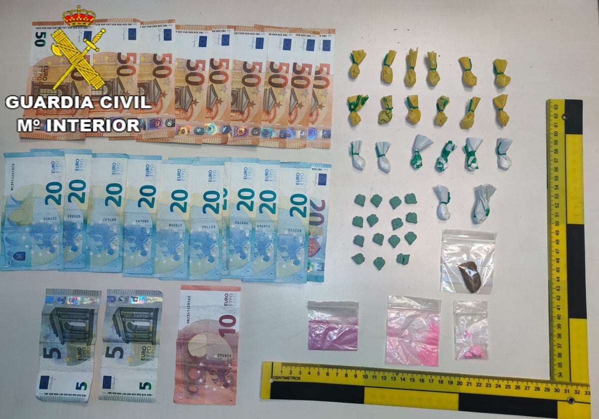 Cocaína, éxtasis, hachís, MDMA... el surtido de drogas incautado a un sevillano en la playa de El Palmar