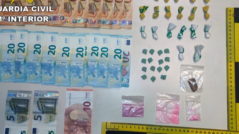 Drogas y dinero intervenido en El Palmar, Vejer.