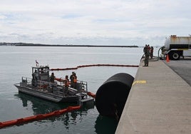 La Armada y la US Navy prueban su respuesta ante un vertido incontrolado en la Bahía de Cádiz